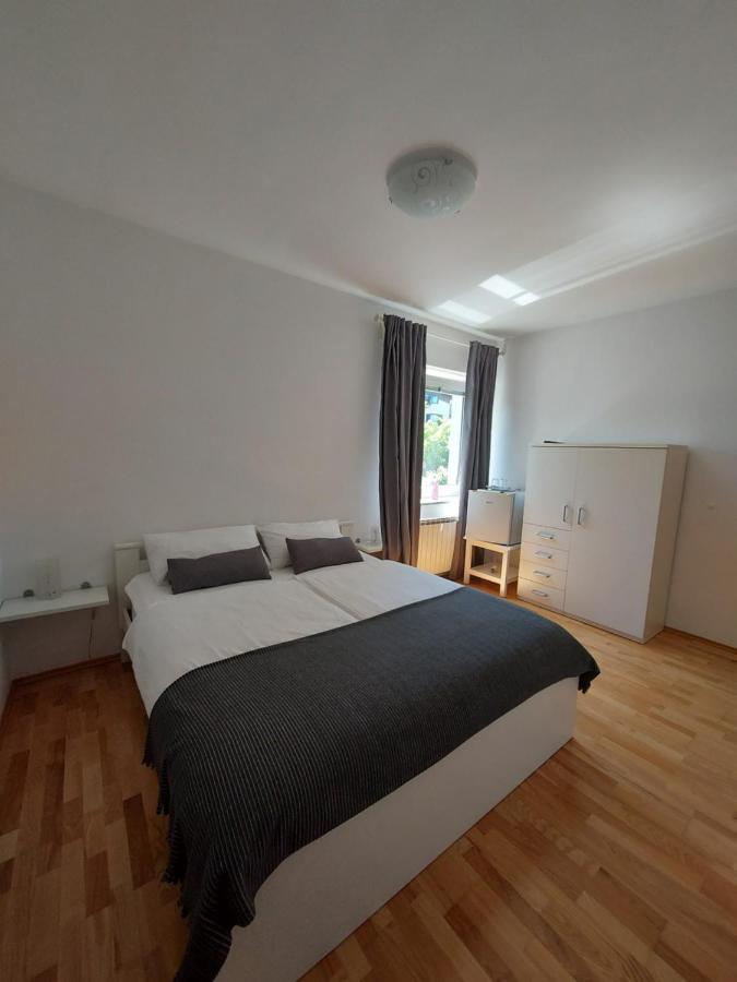Guesthouse Pri Mihelovih Sezana Ngoại thất bức ảnh