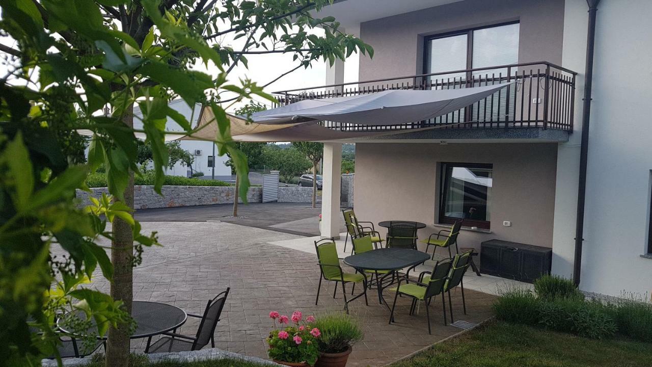 Guesthouse Pri Mihelovih Sezana Ngoại thất bức ảnh